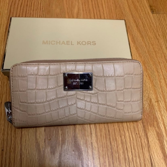Michael Kors Wallet - Picture 4 of 4